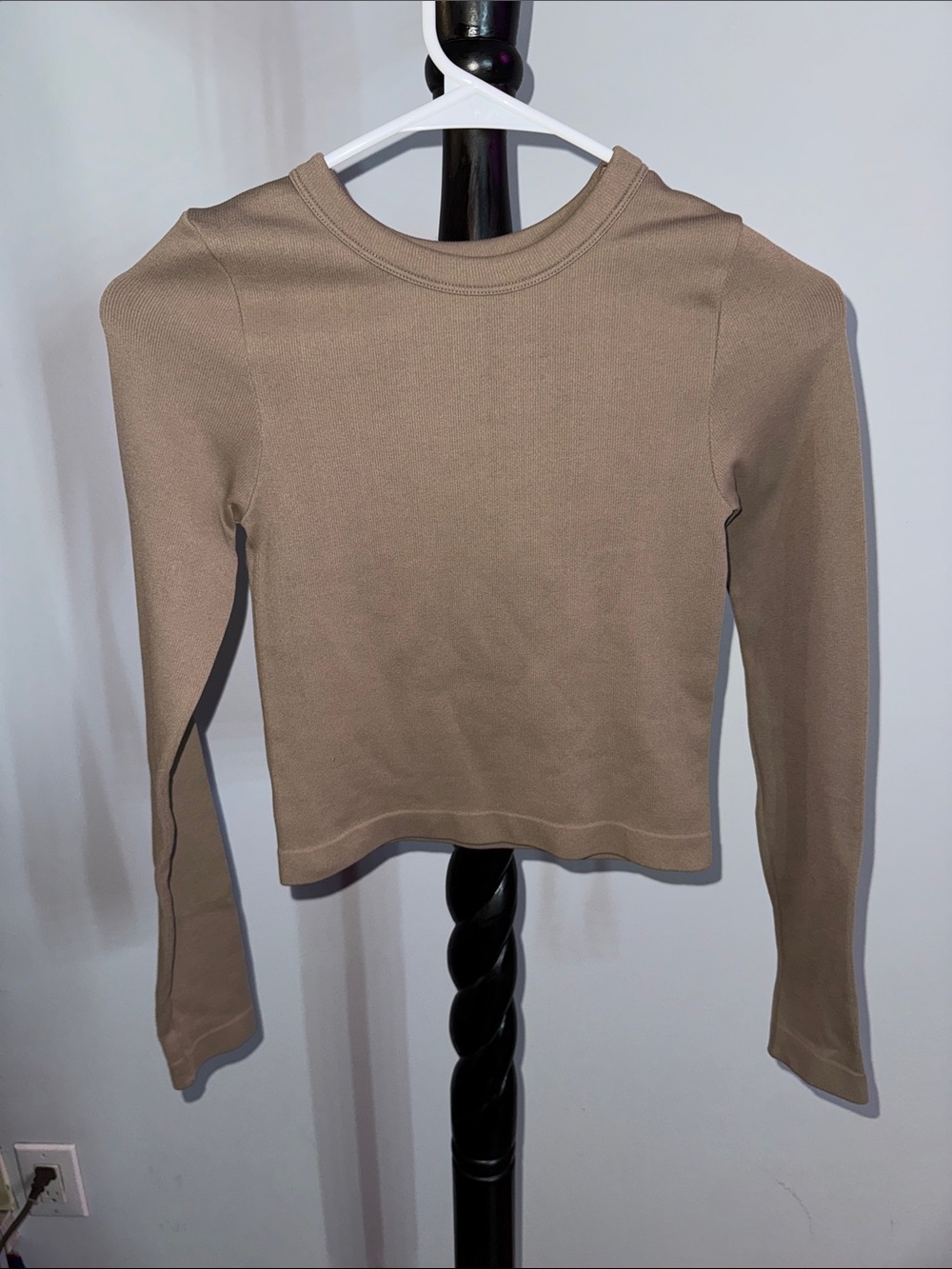 Everyday Long Sleeve Crewneck Top in Taupe 1.T